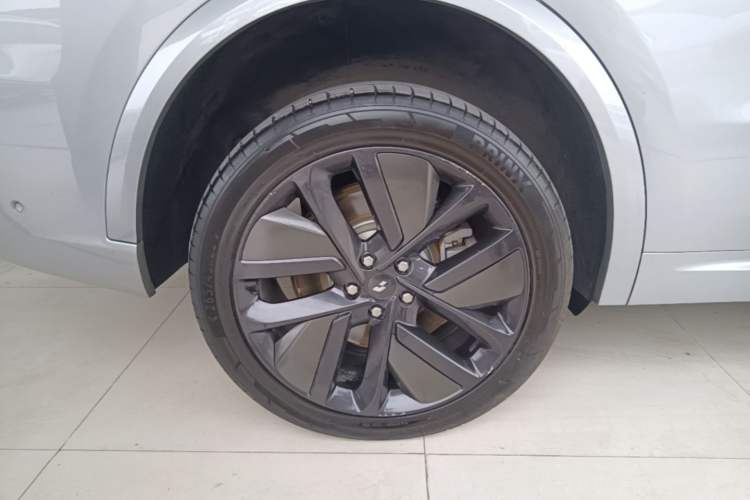 Used Li Auto L9 2022 Max model Right Rear Wheel Hub