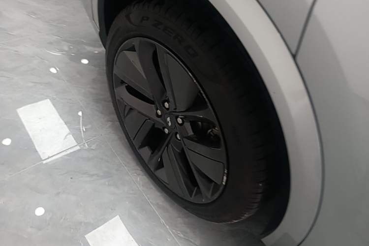 Used Li Auto L9 2022 Max model Right Rear Wheel Hub