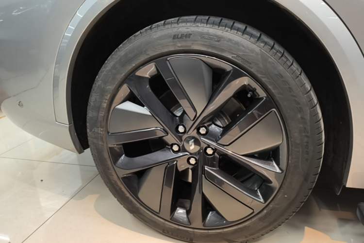 Used Li Auto L9 2022 Max model Right Rear Wheel Hub