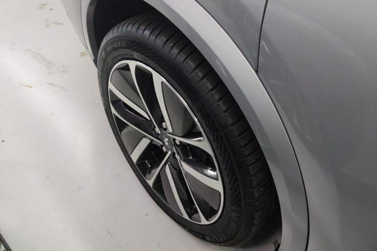Used Li Auto L9 2022 Max model Right Rear Wheel Hub
