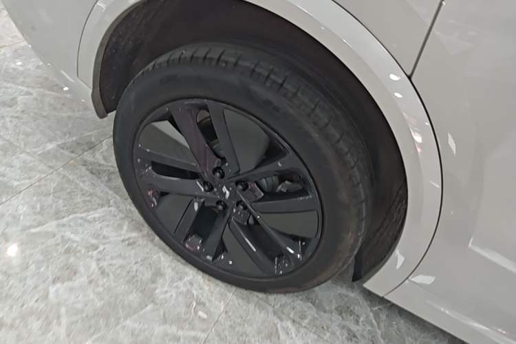 Used Li Auto L9 2022 Max model Right Rear Wheel Hub