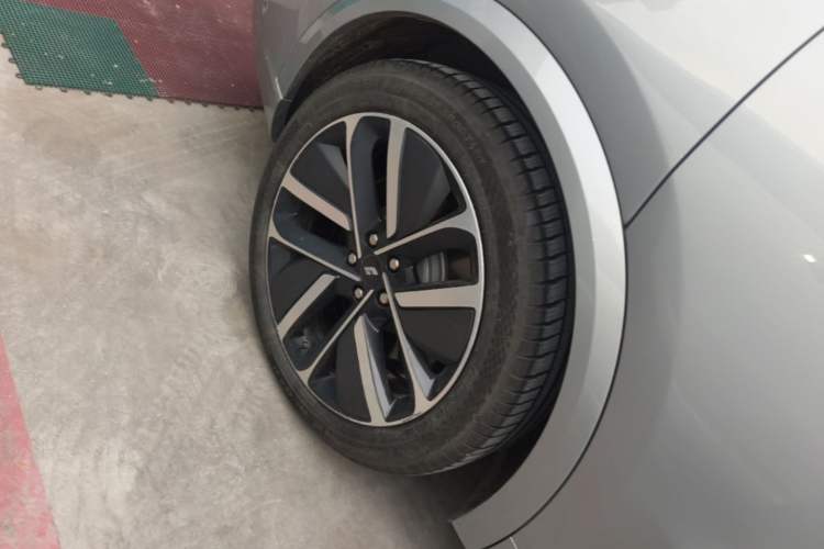 Used Li Auto L9 2022 Max model Right Rear Wheel Hub