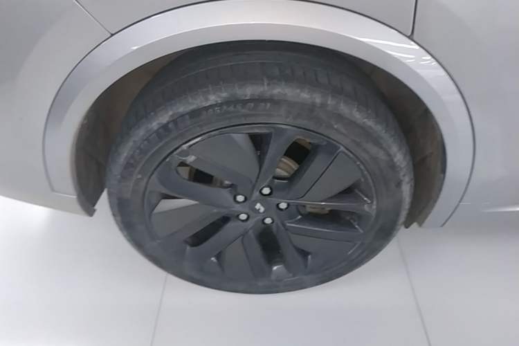Used Li Auto L9 2022 Max model Right Rear Wheel Hub