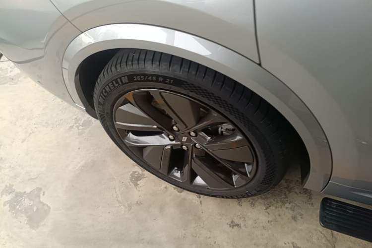 Used Li Auto L9 2022 Max model Right Rear Wheel Hub