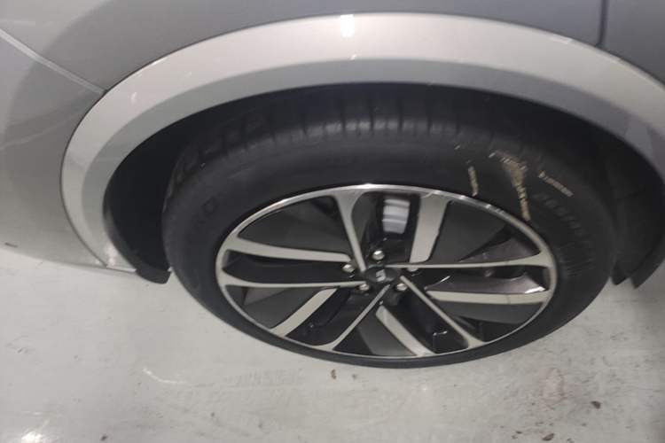 Used Li Auto L9 2022 Max model Right Rear Wheel Hub