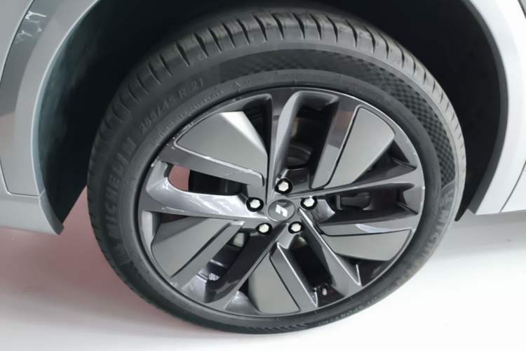 Used Li Auto L9 2022 Max model Right Rear Wheel Hub