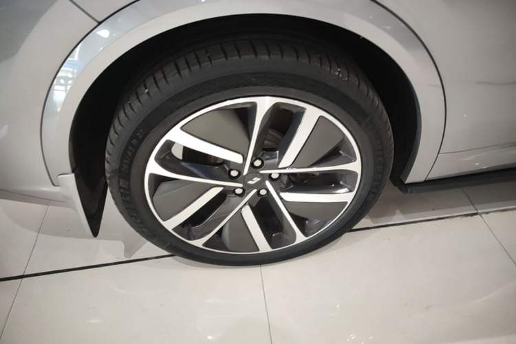 Used Li Auto L9 2022 Max model Right Rear Wheel Hub
