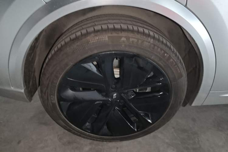 Used Li Auto L9 2022 Max model Right Rear Wheel Hub