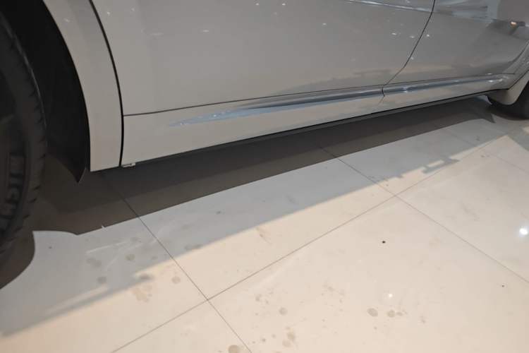 Used Li Auto L9 2022 Max model Right Side Sill