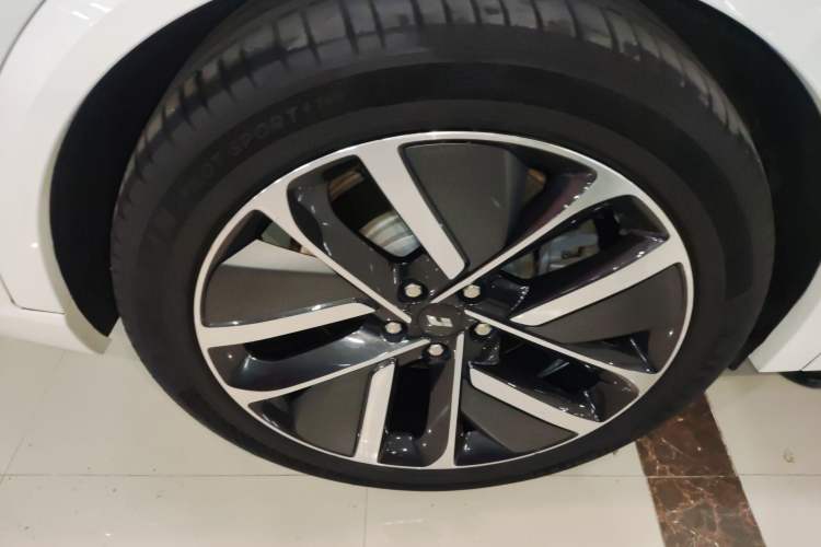 Used Li Auto L9 2022 Max model Exterior 4