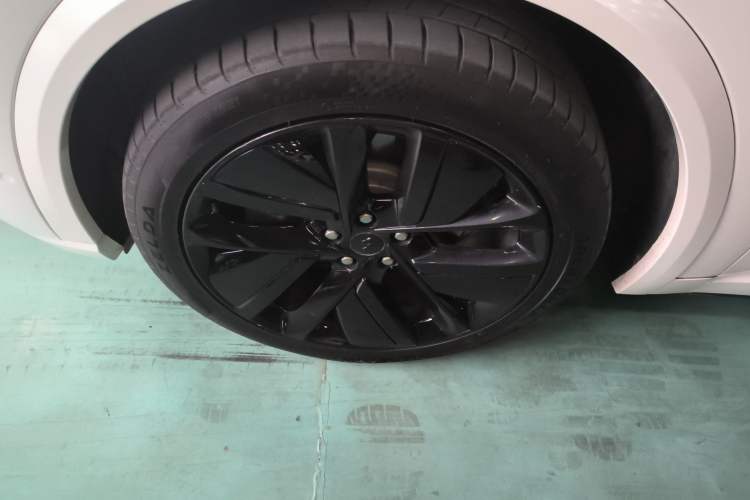 Used Li Auto L9 2022 Max model Exterior 4