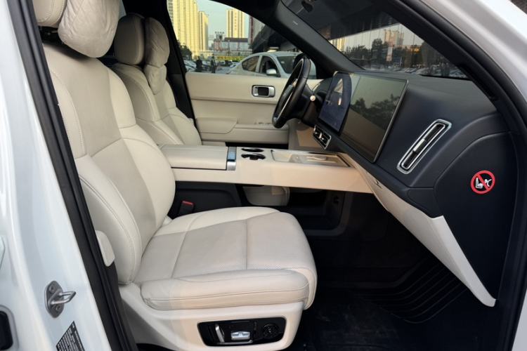 Used Li Auto L9 2022 Max model Interior 4
