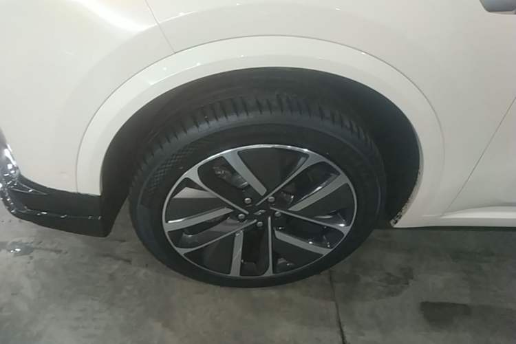 Used Li Auto L9 2022 Max model Left Front Wheel Hub