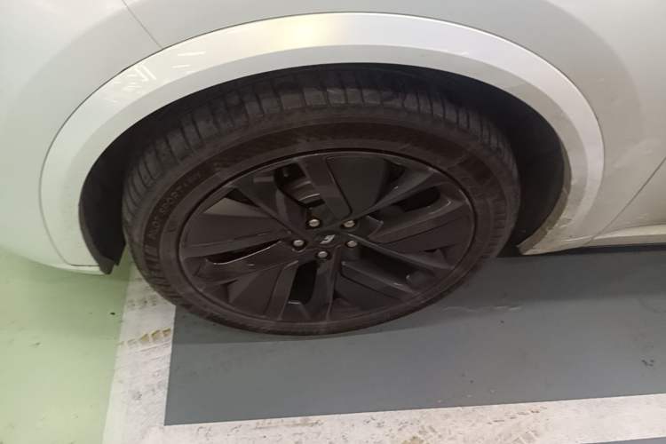 Used Li Auto L9 2022 Max model Left Front Wheel Hub