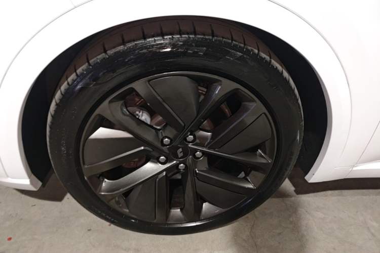 Used Li Auto L9 2022 Max model Left Front Wheel Hub