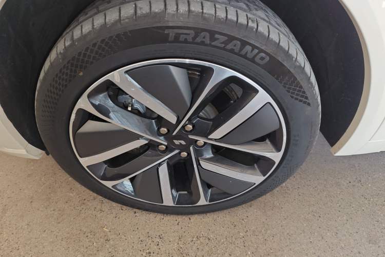 Used Li Auto L9 2022 Max model Left Front Wheel Hub