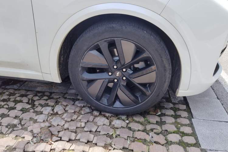 Used Li Auto L9 2022 Max model Right Front Wheel Hub