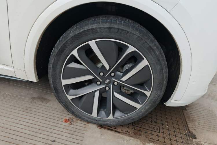 Used Li Auto L9 2022 Max model Right Front Wheel Hub