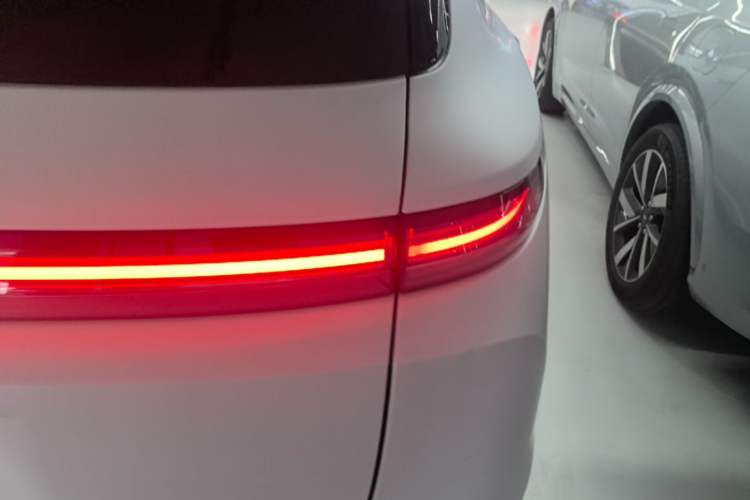 Used Li Auto L9 2022 Max model Right Rear Taillight