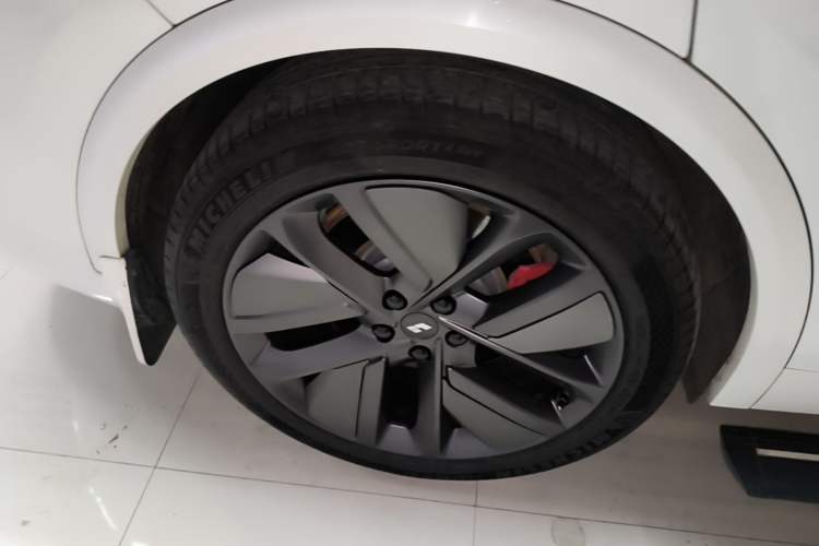 Used Li Auto L9 2022 Max model Right Rear Wheel Hub