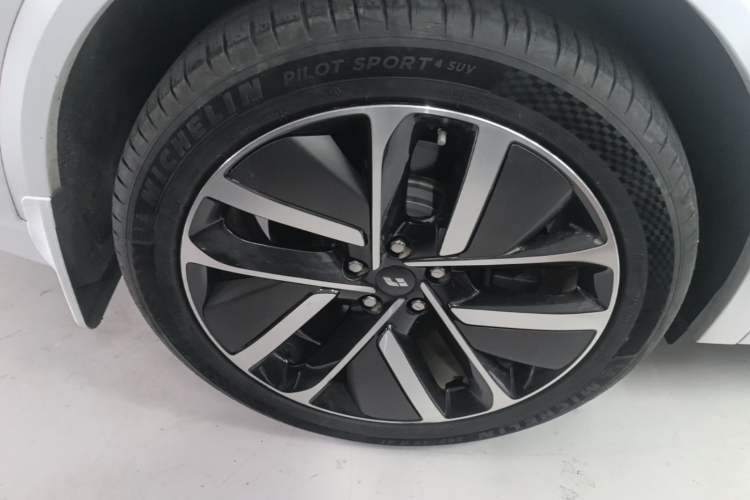 Used Li Auto L9 2022 Max model Right Rear Wheel Hub