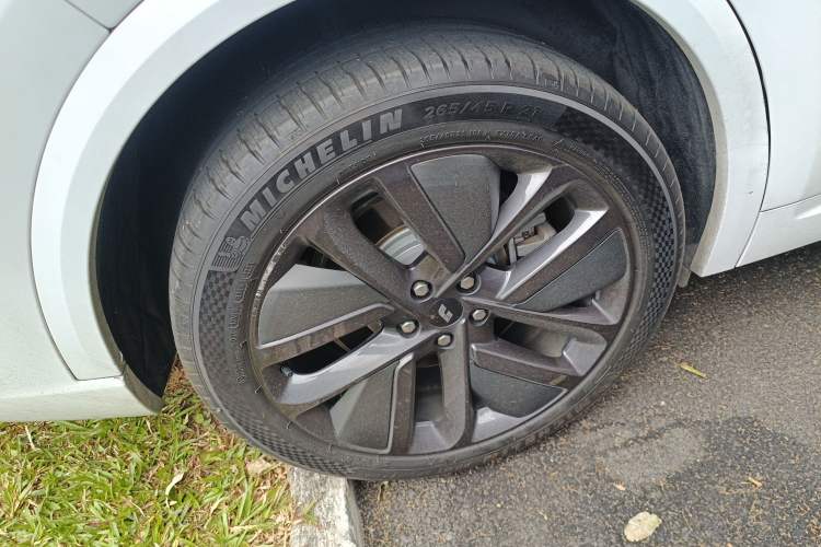 Used Li Auto L9 2022 Max model Right Rear Wheel Hub