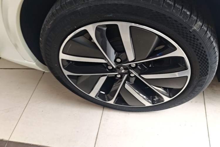 Used Li Auto L9 2022 Max model Right Rear Wheel Hub