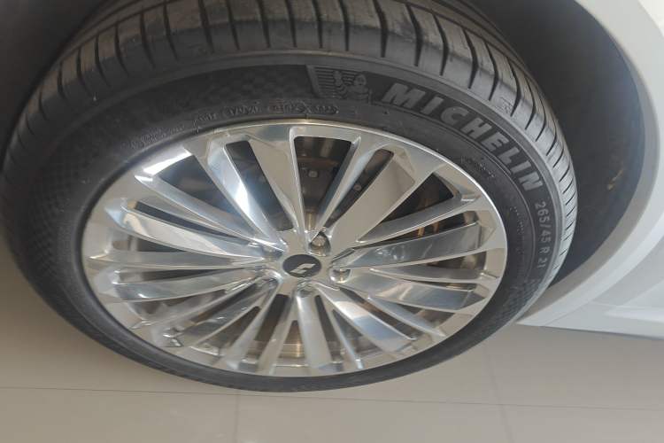 Used Li Auto L9 2022 Max model Right Rear Wheel Hub