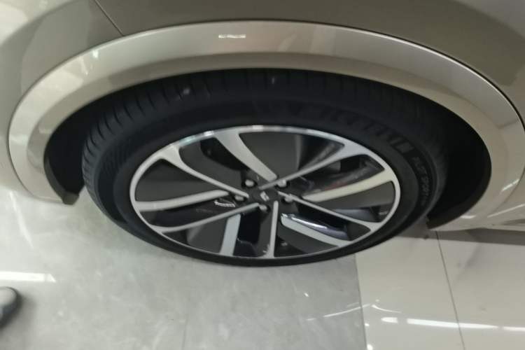 Used Li Auto L9 2022 Max model Exterior 4
