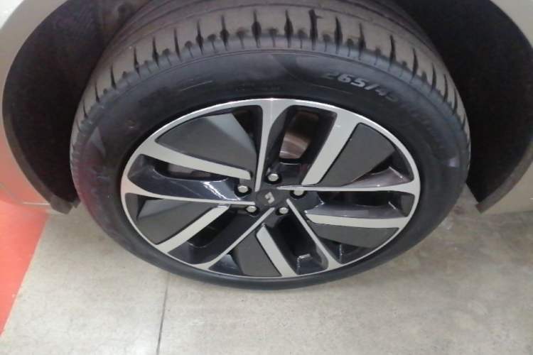 Used Li Auto L9 2022 Max model Exterior 4