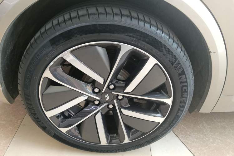 Used Li Auto L9 2022 Max model Exterior 4