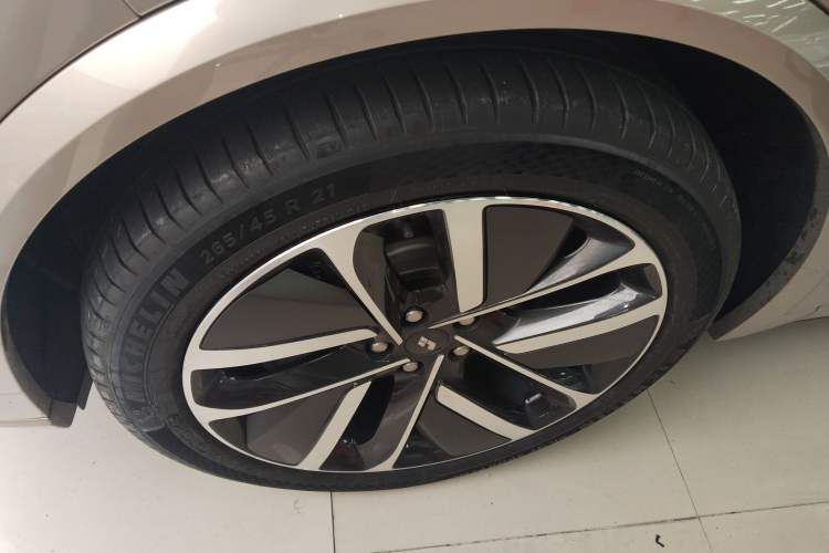 Used Li Auto L9 2022 Max model Exterior 4