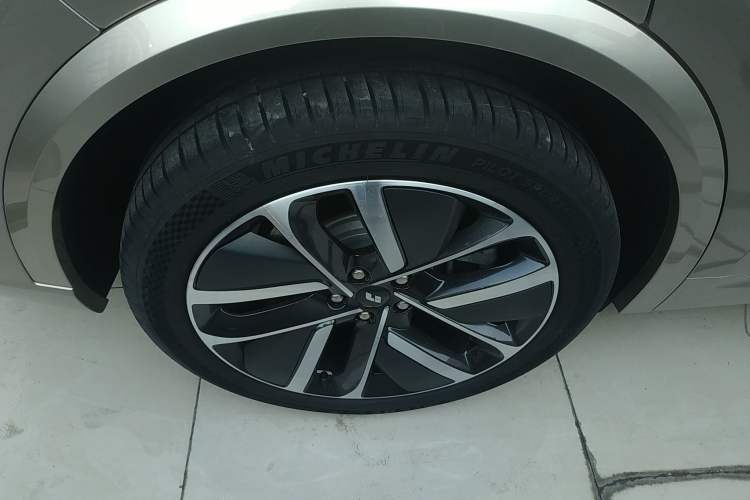 Used Li Auto L9 2022 Max model Exterior 5
