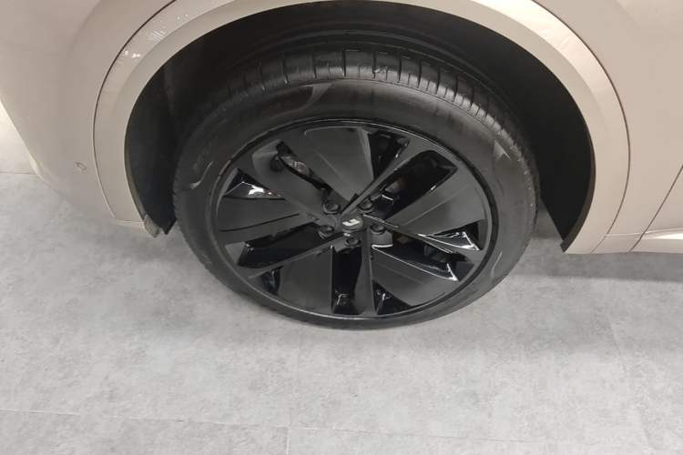 Used Li Auto L9 2022 Max model Left Front Wheel Hub