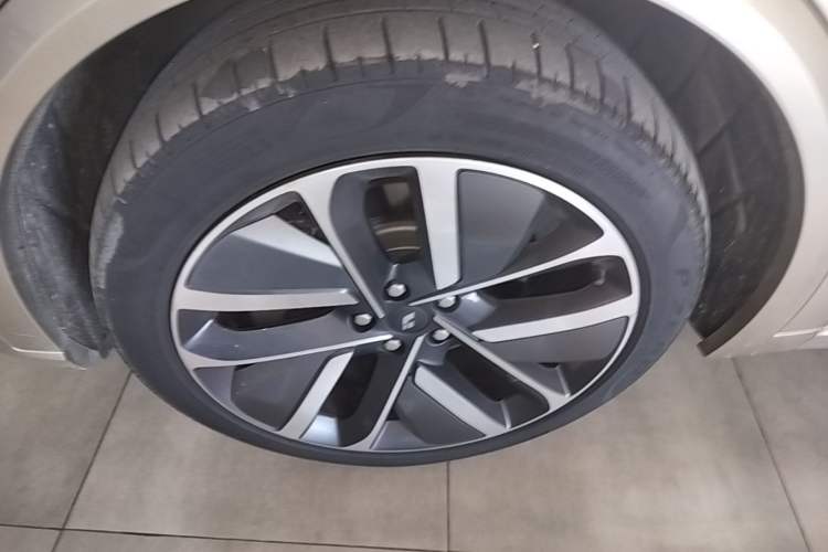 Used Li Auto L9 2022 Max model Left Front Wheel Hub