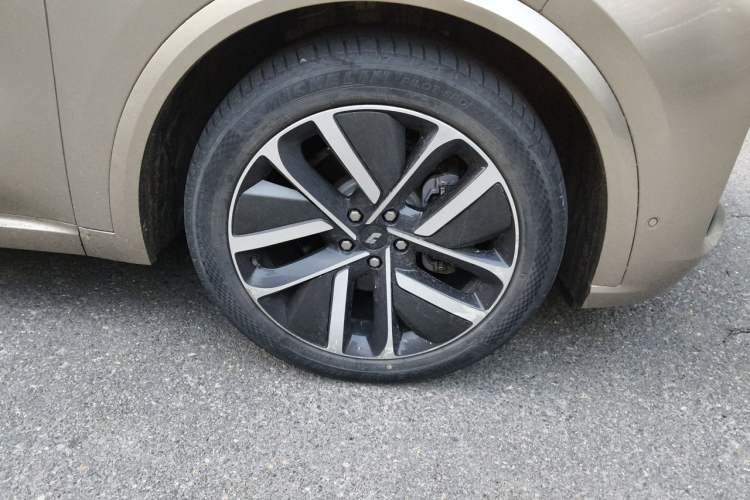 Used Li Auto L9 2022 Max model Right Front Wheel Hub