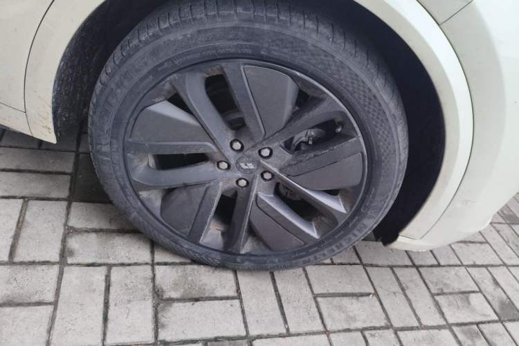 Used Li Auto L9 2022 Max model Right Front Wheel Hub