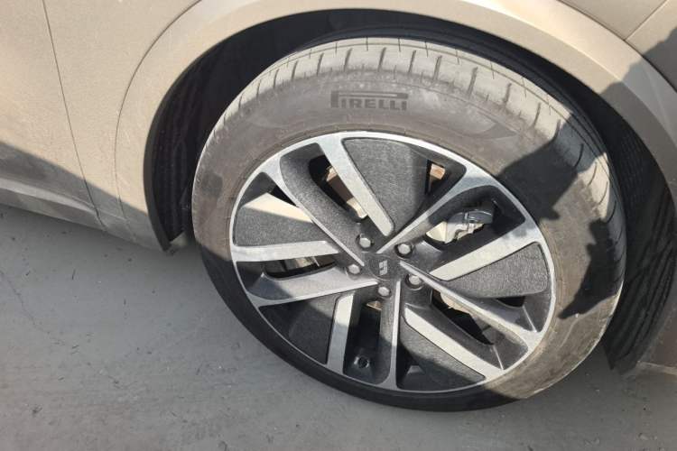 Used Li Auto L9 2022 Max model Right Front Wheel Hub