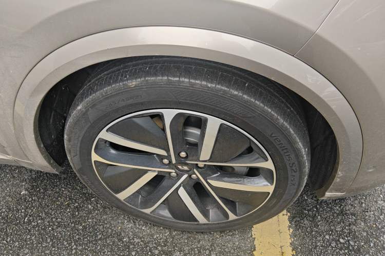 Used Li Auto L9 2022 Max model Right Front Wheel Hub