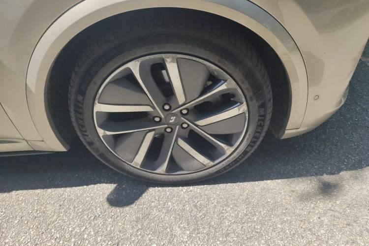 Used Li Auto L9 2022 Max model Right Front Wheel Hub