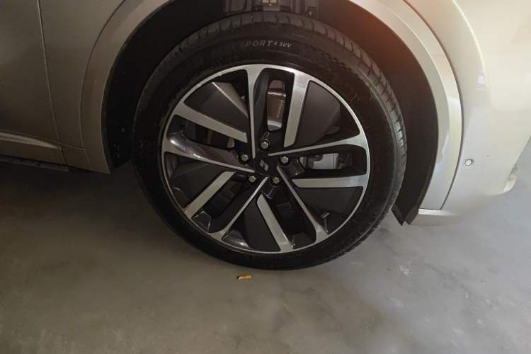 Used Li Auto L9 2022 Max model Right Front Wheel Hub