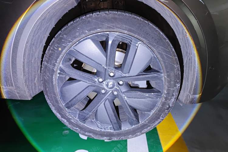 Used Li Auto L9 2022 Max model Right Front Wheel Hub