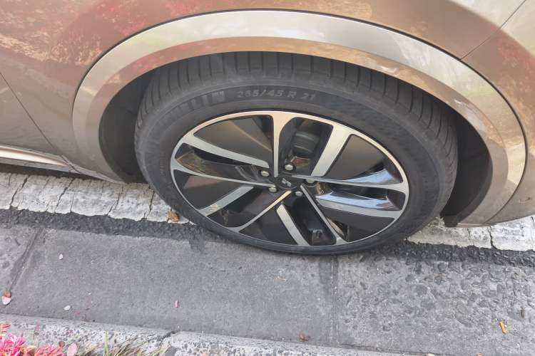 Used Li Auto L9 2022 Max model Right Front Wheel Hub