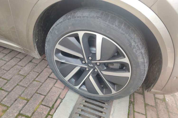 Used Li Auto L9 2022 Max model Right Front Wheel Hub
