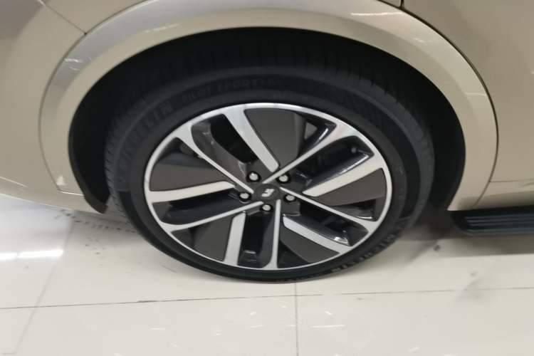 Used Li Auto L9 2022 Max model Right Rear Wheel Hub