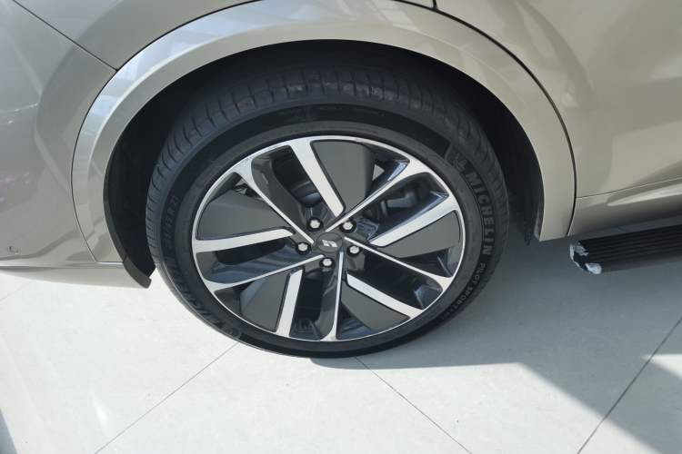 Used Li Auto L9 2022 Max model Right Rear Wheel Hub