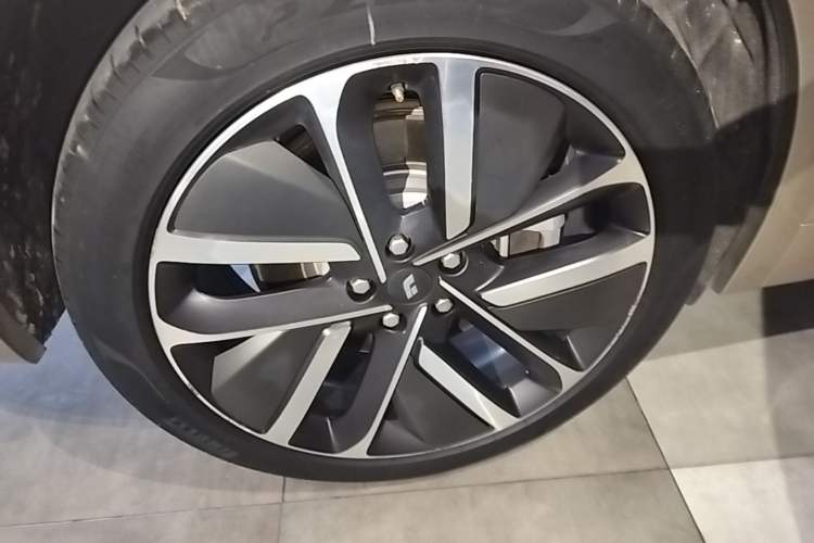 Used Li Auto L9 2022 Max model Right Rear Wheel Hub