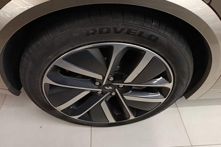 Used Li Auto L9 2022 Max model Right Rear Wheel Hub
