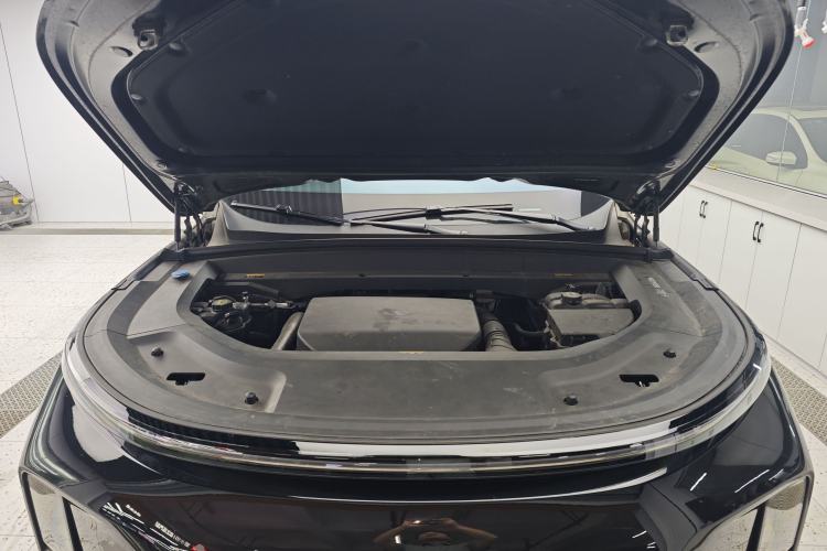 Used Li Auto L9 2023 Pro Model Engine Bay