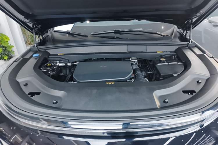 Used Li Auto L9 2023 Pro Model Engine Bay